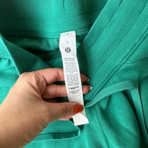 Lululemon - Picture 2 of 2